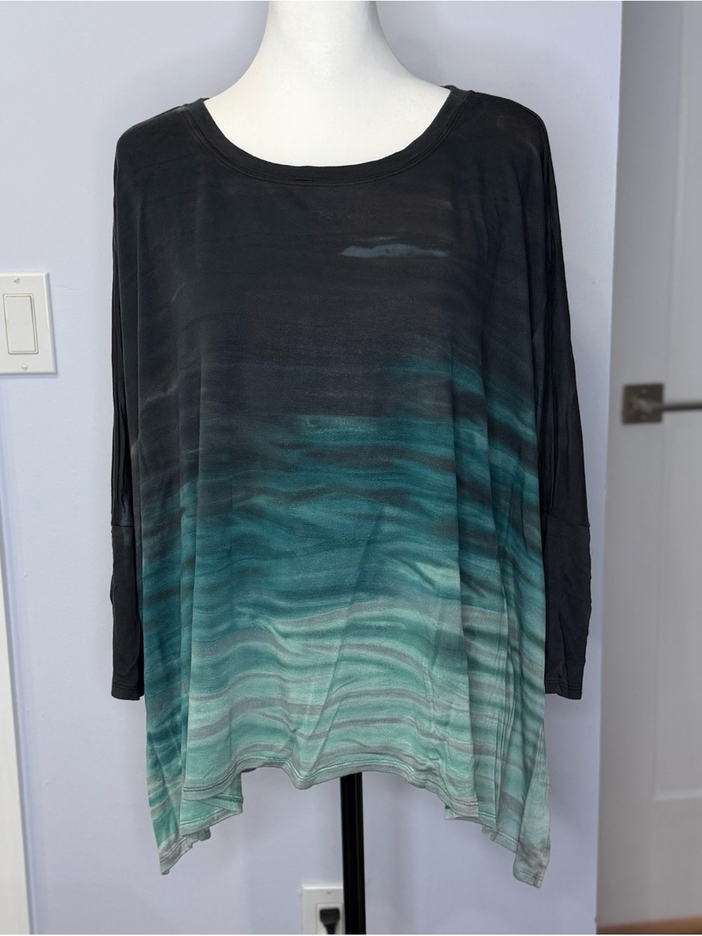 River & Sky Women's Sierra Ombre Scoop Neck Sweatshirt - Black to Teal, size M/L